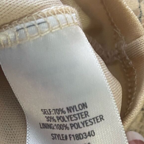 Francesca's Liv Floral Lace Shift Dress Beige/Gray. . Size Medium - Picture 15 of 15